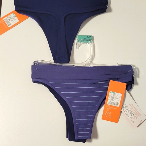 Thongs NWT - Picture 1 of 3